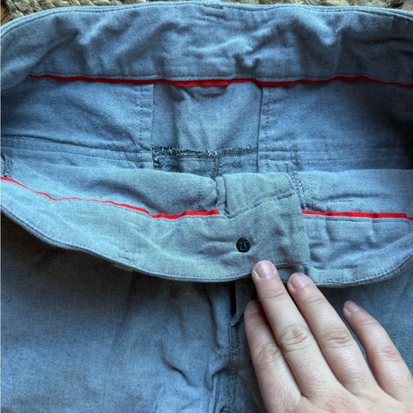 Lululemon Men’s ABC Classic-Fit Short Grey size: 30 - Picture 2 of 5